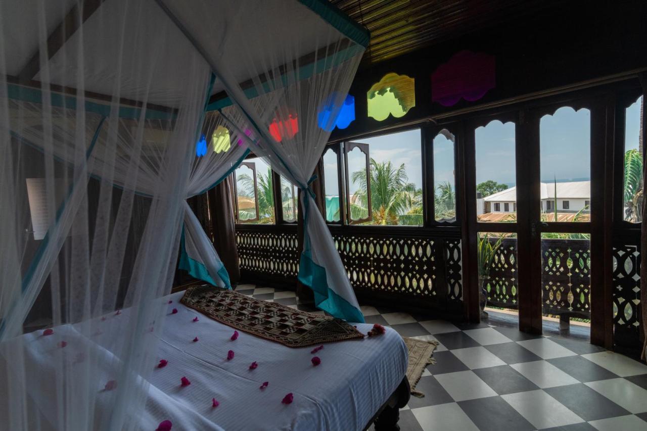 Dhow Palace Hotel